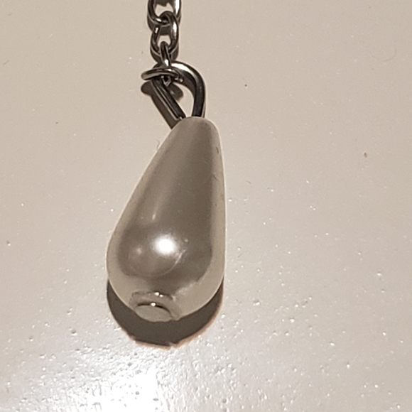 Leaf and Pearl 18" Necklace Silver Tone - Picture 5 of 7